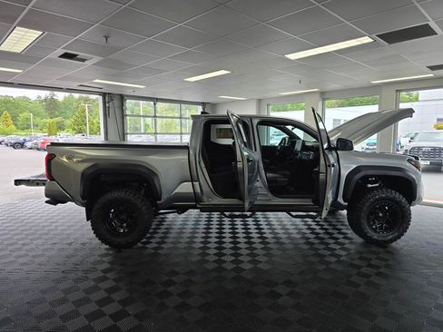 Used 2024 Toyota Tacoma TRD Off-Road AWD/4WD image 21