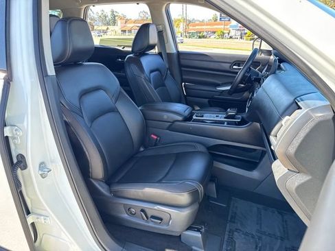Used 2023 Nissan Pathfinder SL image 23