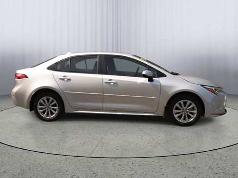 Used 2024 Toyota Corolla LE w/ LE Convenience Package AWD/4WD image 23