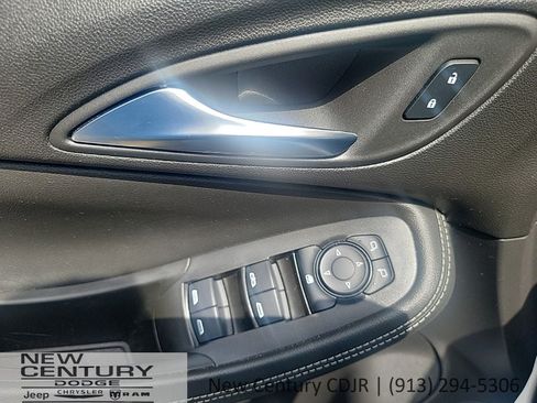 Used 2025 Buick Encore GX Preferred AWD/4WD image 9