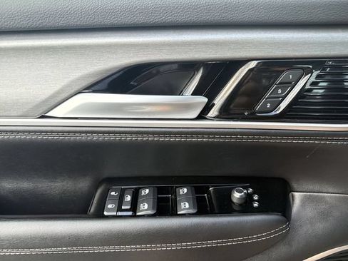 Used 2025 Jeep Wagoneer L 4WD image 13