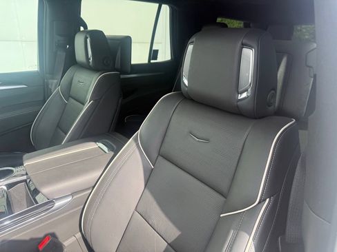 Used 2025 Cadillac Escalade Sport w/ Touring Package AWD/4WD image 5