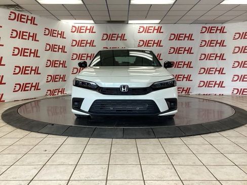 Used 2023 Honda Civic Sport image 2