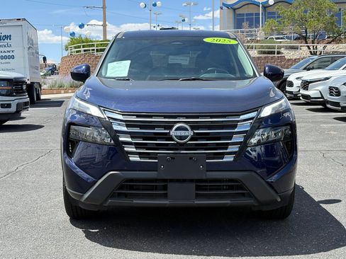 Used 2025 Nissan Rogue SV AWD/4WD image 3