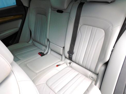 Used 2022 Audi Q5 2.0T Premium Plus AWD/4WD image 16