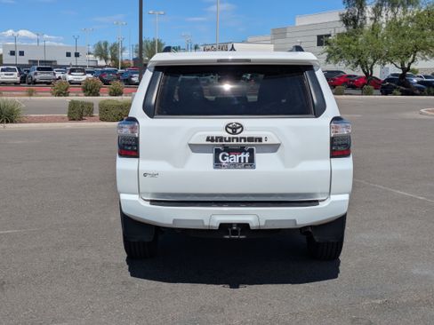 Used 2022 Toyota 4Runner SR5 Premium w/ Moonroof Package AWD/4WD image 4