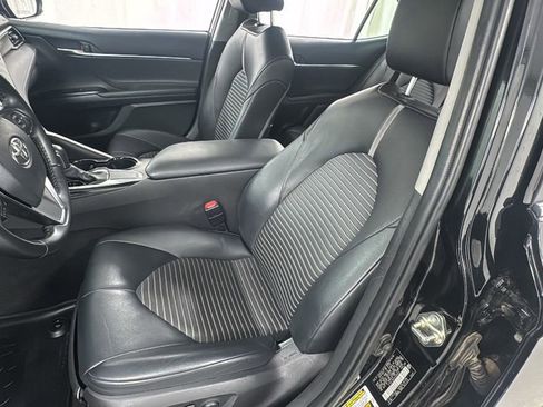 Used 2020 Toyota Camry SE FWD image 10