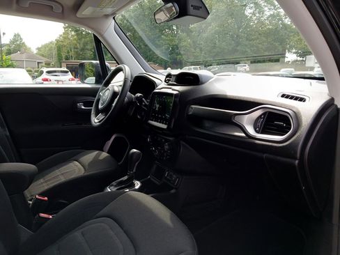 Used 2018 Jeep Renegade Latitude w/ UConnect 8.4 Nav Group image 16