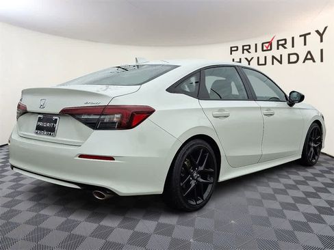 Used 2025 Honda Civic Sport image 4