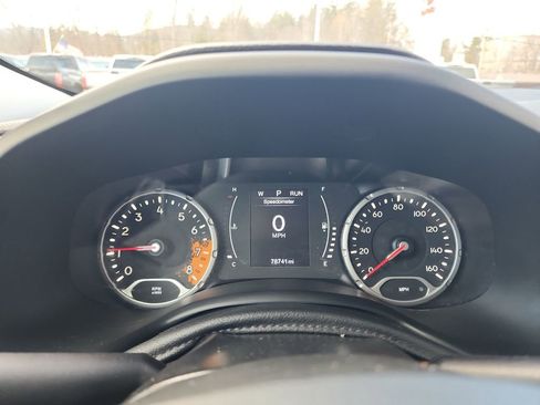 Used 2017 Jeep Renegade Latitude image 18