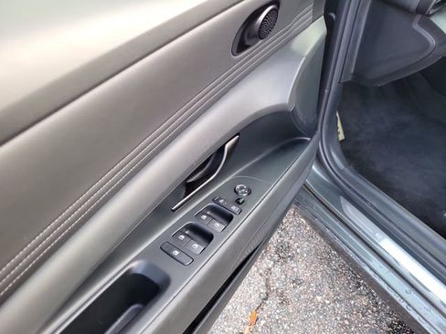 Used 2025 Hyundai Elantra Sport image 8