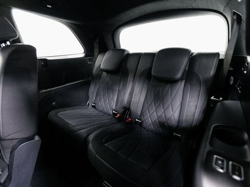 Used 2025 Mercedes-Benz GLS 63 AMG 4MATIC image 26