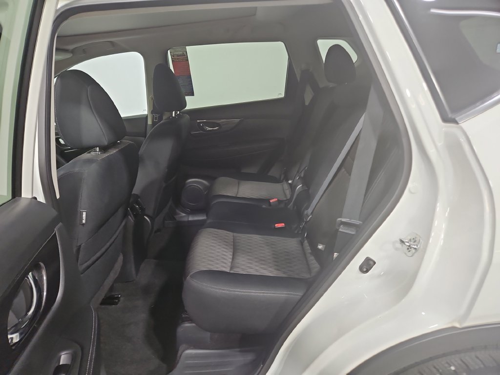 Used 2017 Nissan Rogue SV AWD/4WD image 25
