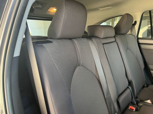 Used 2025 Toyota Highlander LE image 41