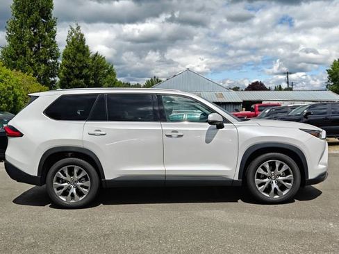 Used 2024 Toyota Grand Highlander AWD Hybrid image 5