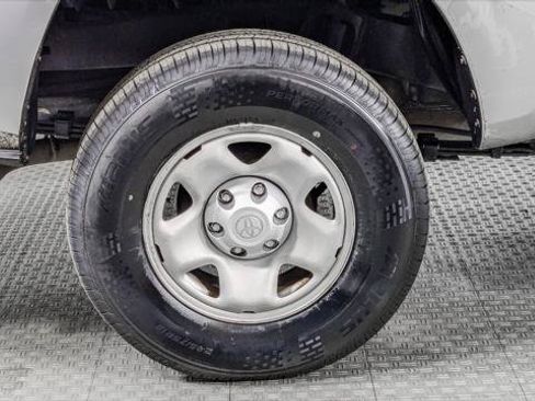 Used 2017 Toyota Tacoma SR5 RWD image 32
