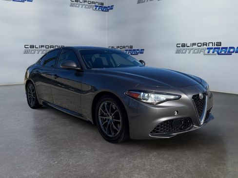Used 2020 Alfa Romeo Giulia image 3