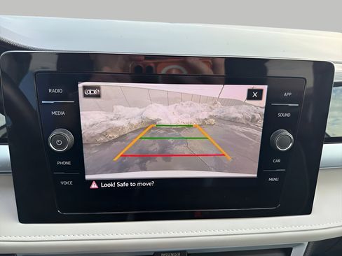 Used 2025 Volkswagen Taos SE image 18