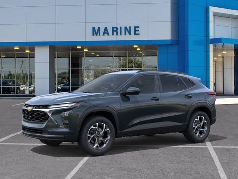 New 2026 Chevrolet Trax LT w/ LT Convenience Package FWD image 2