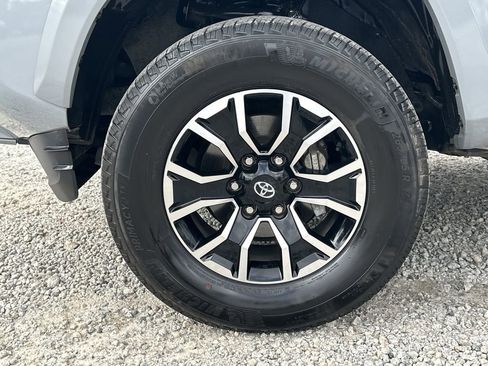Used 2021 Toyota Tacoma TRD Sport image 11