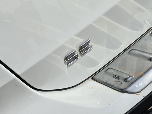 Used 2023 Volkswagen Taos SE w/ Panoramic Sunroof Package image 10