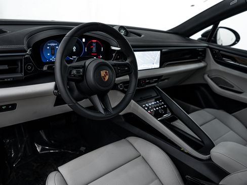 New 2026 Porsche Macan 4 Electric AWD/4WD image 4