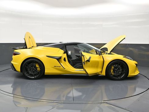 Used 2025 Chevrolet Corvette Z06 RWD image 29