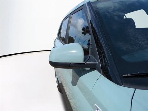 New 2026 Hyundai Venue SE image 13