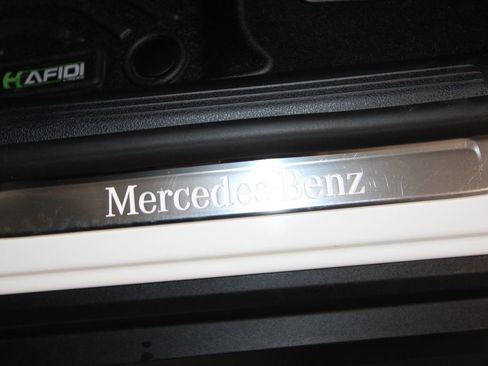 Used 2023 Mercedes-Benz GLC 300 image 7