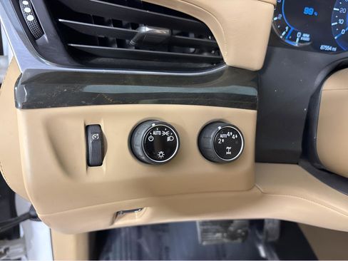 Used 2020 Cadillac Escalade Platinum image 30