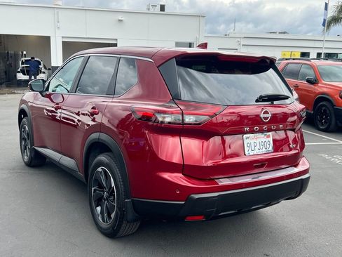 Used 2024 Nissan Rogue SV image 9