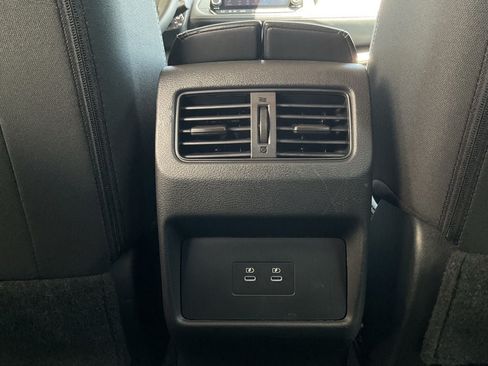 Used 2025 Nissan Rogue SV FWD image 11