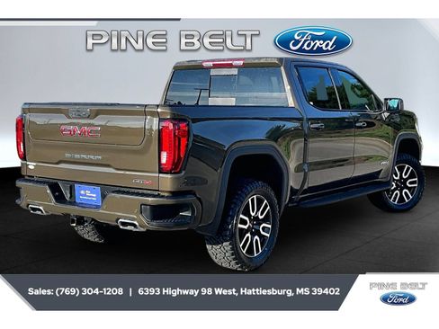 Used 2023 GMC Sierra 1500 AT4 w/ AT4 Premium Package AWD/4WD image 11