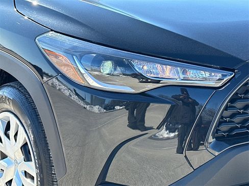 Certified 2025 Toyota Corolla Cross L image 9