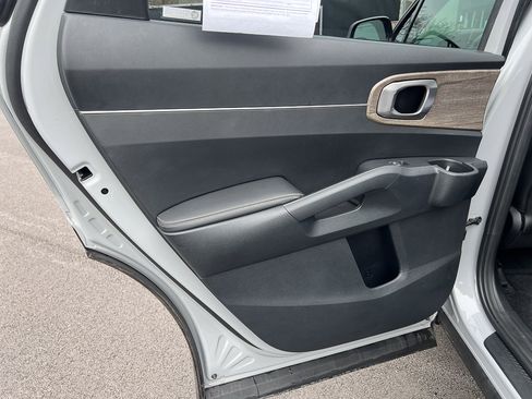 Used 2022 Kia Sorento S image 26