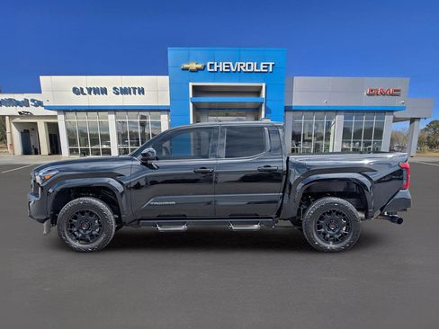 Used 2025 Toyota Tacoma SR5 RWD image 13