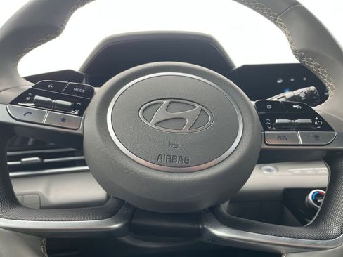 Used 2025 Hyundai Elantra SEL image 28