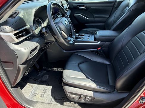Certified 2024 Toyota Highlander XLE AWD/4WD image 27