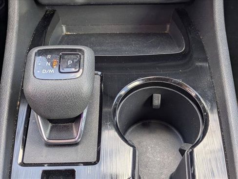 Used 2024 Nissan Rogue S FWD image 12