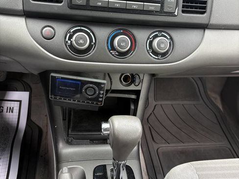 Used 2005 Toyota Camry FWD image 2