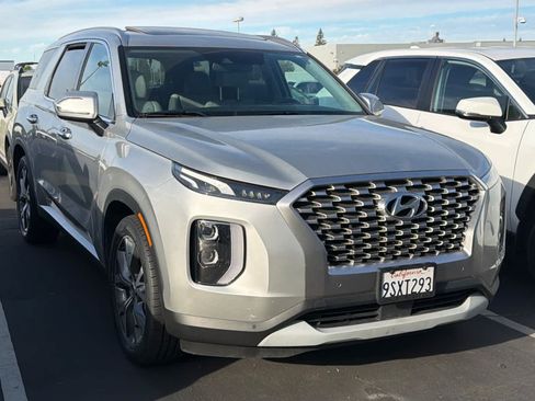 Used 2022 Hyundai Palisade SEL w/ Premium Package FWD image 3