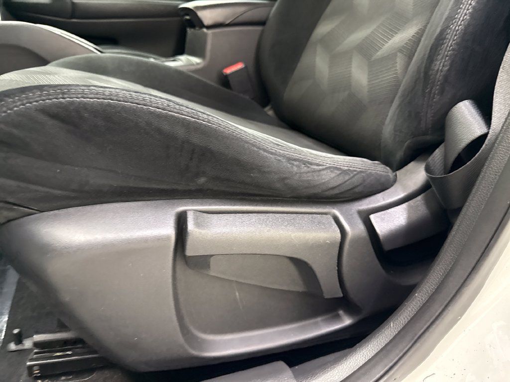Used 2016 Nissan Rogue S AWD/4WD image 13
