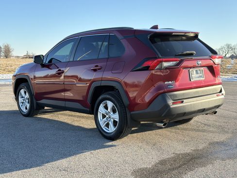 Used 2019 Toyota RAV4 XLE image 27