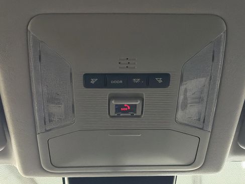 Used 2021 Toyota RAV4 LE image 18