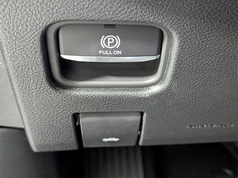 New 2025 Jeep Grand Cherokee Altitude image 14