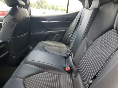 Used 2022 Toyota Camry SE FWD image 11