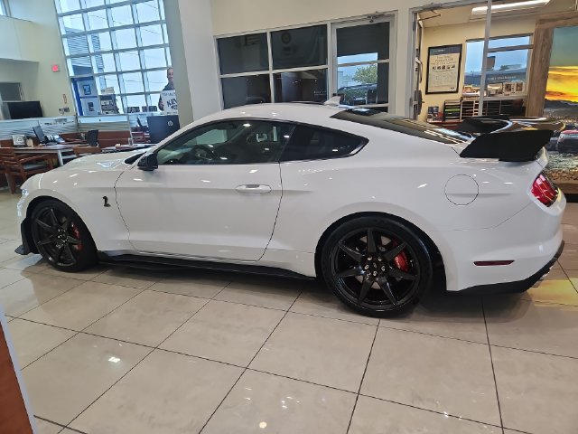Used 2022 Ford Mustang Shelby GT500 w/ Carbon Fiber Track Pack RWD image 2