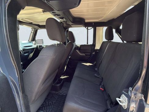 Used 2018 Jeep Wrangler Unlimited Sport w/ Quick Order Package 24W AWD/4WD image 17
