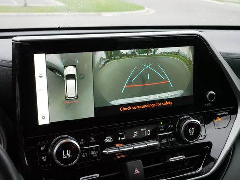 Used 2023 Toyota Highlander Platinum image 31