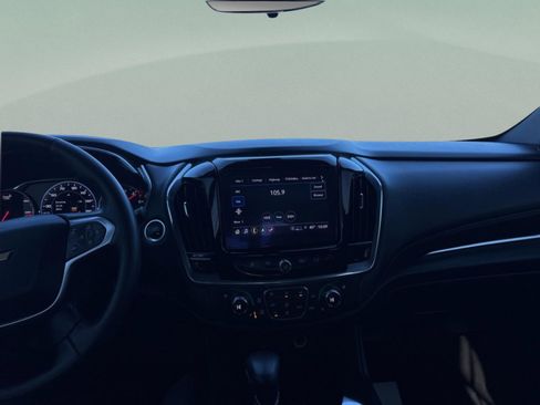 Used 2023 Chevrolet Traverse Premier image 11